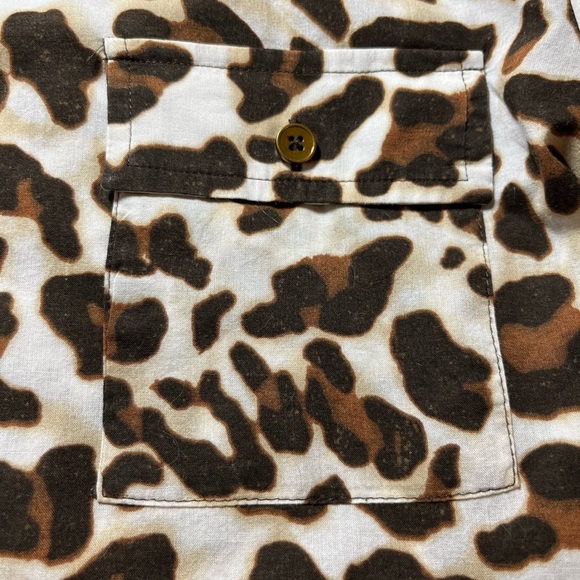 Jones New York Signature. Leopard print button up. - Picture 4 of 8